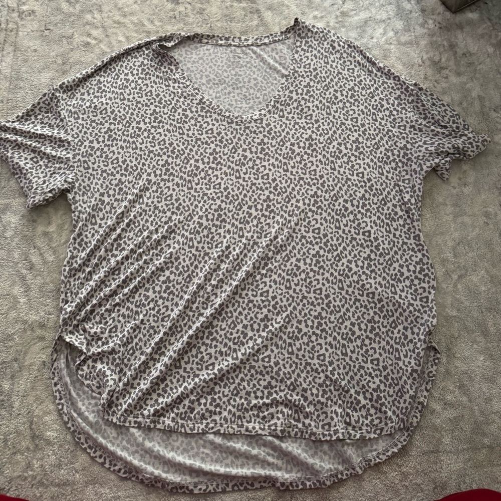 American Eagle Outfitters Short Sleeve Leopard Print Tee